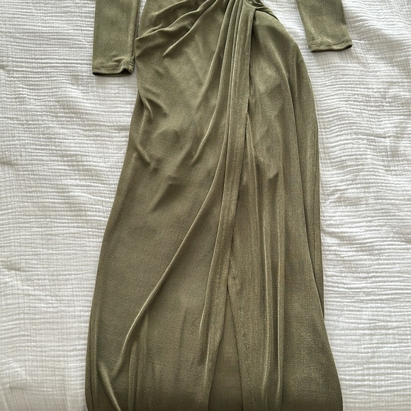 Significant Other cut out MIDI Dress in sage green size small - Picture 5 of 6